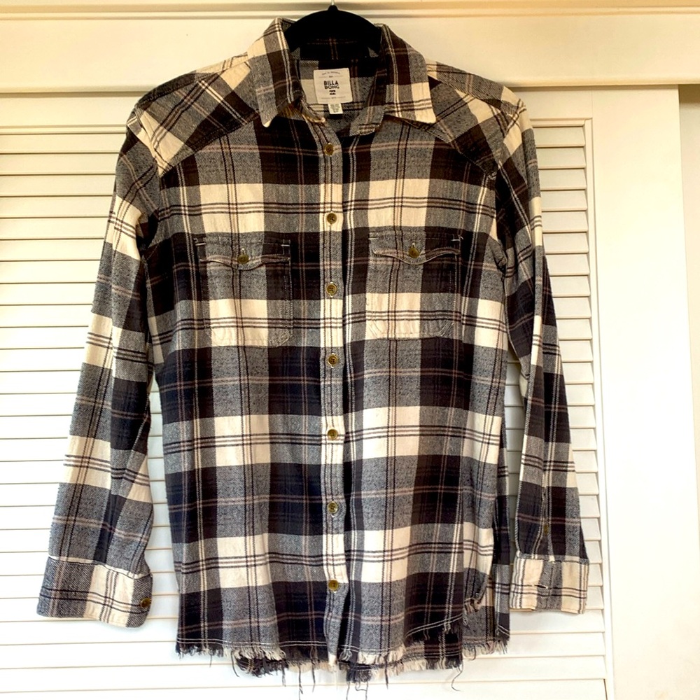 Billabong women’s plaid flannel button down shirt. Frayed hem. EUC size S